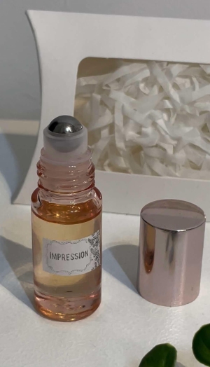 Perfumy z eterycznych oliejków  5 mł.
 Duży bukiet z sojowego wosku.
 Słabo zapachowy
 Jasmine. Roża . Wisnia w czekoladzie.