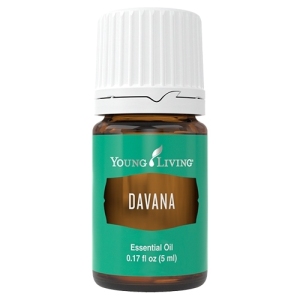 Davana Essential Oil (EU)
 SHARE  5 ml.

Odzyskaj równowagę z rozgrzewającym olejkiem Davana o słodkim, przyjemnym zapachu.

Davana to roślina należąca do rodziny astrowatych, pochodząca z południowych Indii, gdzie tradycyjnie stosują ją uzdrowiciele praktykujący technikę ajurwedy, aby przywrócić balans trzech dosz, czyli energii ciała i ducha.

Użyj tego egzotycznego, owocowego zapachu, aby wywołać pozytywne myślenie.

Olejek Davana może również dodać blasku twojej skórze dzięki właściwościom odżywiającym.
 
 Sposób użycia
Rozpyl za pomocą dyfuzora w miejscu pracy lub w domu. Dodaj do produktu do oczyszczania twarzy lub kremu. Wmasuj kilka kropli w nadgarstki i szyję. Stosuj zamiast perfum na co dzień. Połącz z innymi olejkami i zastosuj do masażu.

Przechowuj poza zasięgiem dzieci. Wyłącznie do użytku zewnętrznego. Unikaj kontaktu z oczami i błonami śluzowymi. Jeśli jesteś w ciąży, karmisz piersią, przyjmujesz leki lub chorujesz, przed użyciem skonsultuj się z lekarzem.

Składniki
Olejek z kwiatów davana (Artemisia pallens)