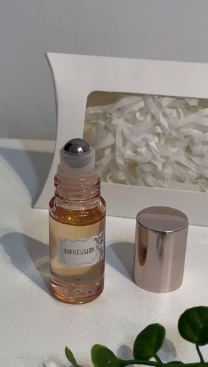 Perfumy 5 mł.  Impression.
 
 Perfumy z naturalnych eterycznych oliejków.
 Nuty głowy: 
 Bergamot. Clary Sage.
 Nuty serca: 
 Lavender. Ylang-Ylang. 
 Nuty bazowe: 
 Vanilla.