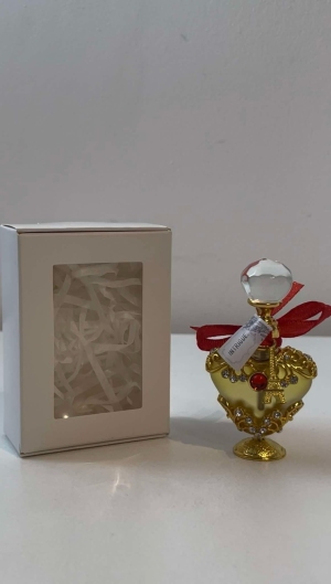 Perfumy 5 mł.  Intrigue.

Perfumy z naturalnych eterycznych oliejków.
Aromat jest seksowny, uwodzicielski,
intrygujący, odurzający, odurzający,
atrakcyjny, oszałamiający.

 Nuty głowy: 
Grapefruit.
Nuty serca: 
Jasmine. Ylang-Ylang.
Nuty bazowe: 
Sandalwood.