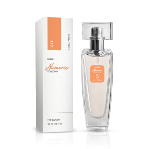 Woda perfumowana nr 5, 50 ml
 
 Świeży, dynamiczny, chłodny zapach, powstający z połączenia nut owocowych, cytrusowych i zielonych z odcieniami hiacyntu wodnego, jaśminu i białej lilii. Dla kobiety przedsiębiorczej, wewnętrznie wolnej.
 
 Rodzina zapachów: kwiatowo - owocowe

Nuty głowy: zielone jabłko, kwiaty papai, czarna porzeczka, brzoskwinia
Nuty serca: jaśmin, hiacynt wodny, biała lilia, korzeń fiołka
Nuty bazowe: sandałowiec, cedr, wanilia