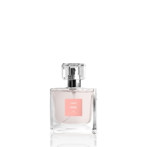 Woda perfumowana Rose 202, Les Couleurs, 50 ml
 
 Ten kolor należy do optymistek, które nie wstydzą się tego, że patrzą na świat przez różowe okulary.

Kobieta, która kocha róż, patrzy w przyszłość z nieposkromioną nadzieją, i z łatwością zakochuje się w życiu, w każdej sytuacji zawsze szukając pozytywów. Charakteryzuje się też ponadprzeciętną otwartością na wszystko co nowe i nieoczywiste. Jeśli ten opis do Ciebie pasuje, bez wątpienia spodoba Ci się nasz zapach Rose, który otwiera się cytrusową słodyczą i płynnie przechodzi do świeżego jaśminu, spod którego przebija się aromatyczny cedr.
 
 RODZINA ZAPACHOWA: KWIATOWO-DRZEWNE

NUTY GŁOWY: Brzoskwinia, czerwone owoce, gruszka, bergamotka
NUTY SERCA: Kwiat pomarańczy, tuberoza, jaśmin, magnolia
NUTY BAZY: Drzewo cedrowe, drzewo sandałowe, wanili