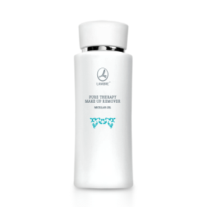 Żel micelarny Pure Therapy Micellar Gel, 120 ml
 
 Właściwe oczyszczanie przedłuża młodość skóry – to fakt. Dzięki serii Pure Therapy od LAMBRE skutecznie oczyścisz swoją skórę. Demakijaż przy użyciu żelu jest łatwy i komfortowy, nie wymaga intensywnego pocierania. Produkt do stosowania bez użycia wody.

 Działanie
 Oczyszczanie skóry jest podstawowym i bardzo ważnym elementem codziennej pielęgnacji. Oczyszczając cerę, nie tylko usuwamy make-up, ale również wszelkie zanieczyszczenia i brud. Jeśli nie robimy tego dokładnie, zatykają się pory, skóra staje się ziemista i pojawiają się wypryski. Regularne oczyszczanie pomaga zapobiec tym problemom oraz wielu chorobom dermatologicznym, a przede wszystkim zwiększa komfort i samopoczucie. Co więcej, dbałość o higienę twarzy może również zahamować proces starzenia się ‒ cera będzie jędrna i gładka.

Seria PURE THERAPY została stworzona dla cery wrażliwej, która bardzo łatwo się odwadnia, co zwiększa jej wrażliwość i powoduje uczucie ściągnięcia. Preparaty skutecznie usuwają wszelkie ślady makijażu i zanieczyszczeń, zapewniając jednocześnie wyjątkowe odczucie odświeżenia. Receptury oparte na wyselekcjonowanych składnikach aktywnych dostosowanych do delikatnej i wrażliwej skóry.

PURE THERAPY MAKEUP REMOVAL GEL

Delikatny żel micelarny skutecznie usuwa makijaż i zanieczyszczenia z powierzchni skóry. Odświeża i oczyszcza cerę, a jednocześnie pozostawia ją nawilżoną i gładką. Jego formuła jest bardzo łagodna dla skóry, nie powoduje szczypania i zaczerwienienia. Żel zawiera olejek z babassu, który intensywnie nawilża i zmiękcza skórę oraz chroni ją przed działaniem czynników zewnętrznych. Nowoczesna formuła doskonale usuwa makijaż, oczyszczając skórę twarzy i okolic oczu z wszelkich zanieczyszczeń. Demakijaż jest łatwy i komfortowy, nie wymaga intensywnego pocierania. Produkt do stosowania bez użycia wody.

precyzyjny demakijaż
usunięcie wszelkich zanieczyszczeń
złagodzenie podrażnień i odświeżenie
 
 Składniki
 Resplanta Babassu - olej babassu (Orbignya oleifera) pozyskiwany jest z orzechów drzewa palmowego atalia, występującego naturalnie na terenie Amazonii i w Afryce. Wzmacnia naturalną barierę ochronną skóry oraz jej podatność na fotostarzenie. Zawiera dużo nasyconego kwasu laurynowego, odpowiedzialnego za działanie przeciwbakteryjne i antyseptyczne. Ma właściwości regenerujące.
Alantoina - aktywny składnik pochodzenia roślinnego, wykazujący właściwości intensywnie nawilżające, kojące, regeneracyjne, przeciwzapalne oraz ściągające. Alantoina jest skuteczna w łagodzeniu wszelkich zmian skórnych, eliminuje niepożądane skutki, które występują na skórze, spowodowane używaniem różnego rodzaju detergentów. 
Gliceryna - środek nawilżający, naturalny konserwant. Ponieważ gliceryna gromadzi wodę i wiąże ją w naskórku, pozytywnie i długotrwale wpływa na nawilżenie skóry. Jej działanie utrzymuje się nawet do 24 godzin. Zwiększa elastyczność skóry, nadaje jej gładkość.
Panthenol - prowitamina В5. Optymalnie nawilża, regeneruje i wygładza skórę, przenikając do najgłębszych warstw i nie pozostawiając uczucia tłustości. Stymuluje wzrost i procesy odbudowujące komórek. Panthenol jest dobrze tolerowany przez skórę, nietoksyczny, nie podrażnia i nie uczula, a także poprawia barierę lipidową naskórka.
 
 Sposób użycia
 Usunąć makijaż z twarzy, oczu i ust płatkami nasączonymi żelem micelarnym. Produkt nie wymaga zmywania. Czynność powtarzaj aż do uzyskania czystego płatka kosmetycznego. Stosuj rano i wieczorem. W przypadku mocnego makijażu przytrzymać kilka sekund. W przypadku dostania się do oczu przemyć dużą ilością wody.
 
 INCI
 AQUA, GLYCERIN, BABASSU OIL GLYCERETH-8 ESTERS, PROPYLENE GLYCOL, DISODIUM COCOAMPHODIACETATE, TRIDECETH-9, PEG-5 ETHYLHEXANOATE, PANTHENOL, ALLANTOIN, ACRYLATES/C10-30 ALKYL ACRYLATE CROSSPOLYMER, XANTHAN GUM, POLYSORBATE 20, PHENOXYETHANOL, CAPRYLYL GLYCOL, CHLORPHENESIN, TRIETHANOLAMINE, PARFUM, DISODIUM EDTA